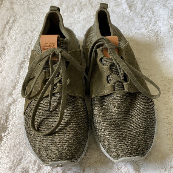 New Balance tennis shoes. - Picture 6 of 6